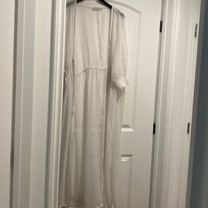 Abercrombie and Fitch white kimono cover up- never worn